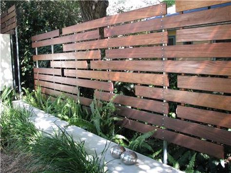 Love this idea that fences don't have to be solid!...break up the continuity with gaps! I also really like the metal posts...mixing metal and wood. Gard Modern, Cheap Privacy Fence, Yard Privacy, Wood Fence Design, Modern Fence Design, Modern Gate, Modern Front Yard, Privacy Fence Designs, Cheap Fence