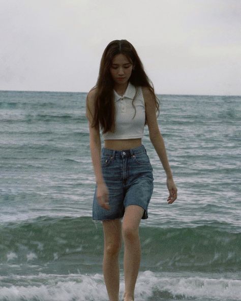 Douyin Beach Outfit, Asian Beach Outfit, Ulzzang Summer Outfits, Ulzzang Beach Outfit, Summer Asian Outfits, Summer Outfits Asian, Asian Summer Outfits, Lake Outfit Summer, Neat Casual Outfits