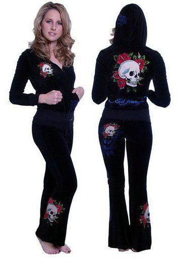 Love the skulls!! I need this!! Ed Hardy Sweatsuit Outfit, Bisexual Outfits, Ed Hardy Two Piece Set, Dark Mcbling Outfits, Ed Hardy Sweatpants, Ed Hardy Cropped Hoodie, Mcbling Fashion, Wardrobe Makeover, Ed Hardy