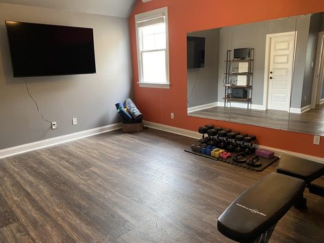 Gym Room At Home, Gray Walls, Home Gym Design, Gym Ideas, Bedroom Setup, Gym Room, Orange House, Statement Wall, Fitness Blogger