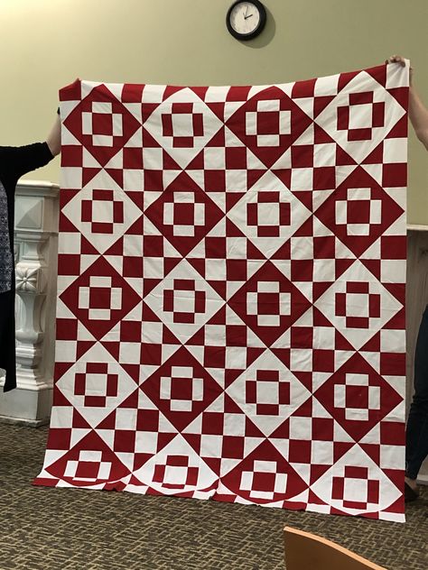 Two Color Quilts, White Quilts, Red And White Quilts, White Quilt, Christmas Quilts, Quilt Ideas, Red And White, Quilting, Sewing