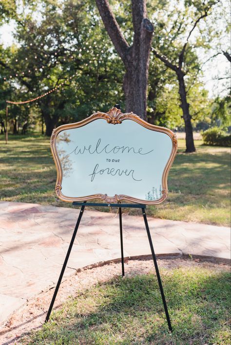 Antique Boho Wedding, Western Wedding Signage, Boho Western Wedding Decor, Cowgirl Editorial, Western Bridal Shower Ideas, Elegant Western Wedding, Antique Wedding Decor, Classy Western Wedding, Vintage Western Wedding