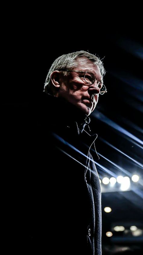 Sir Alex Ferguson Wallpaper, Cold Pics, Manchester United Club, England Football Players, Black And White Photography Portraits, Manchester United Team, Manchester United Wallpaper, Manchester United Legends, Manchester United Fans