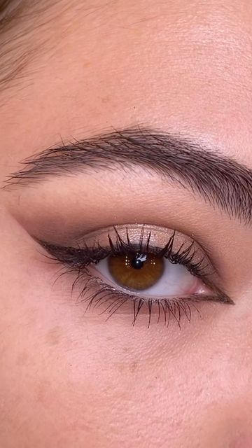 Make Up For Light Brown Eyes, Make Up Looks Brown Eyes, Christmas Glam, Dag Make Up, Prom Eye Makeup, Beginners Eye Makeup, Eye Makeup Styles, Eye Makeup Techniques, Makeup Tutorial Eyeliner