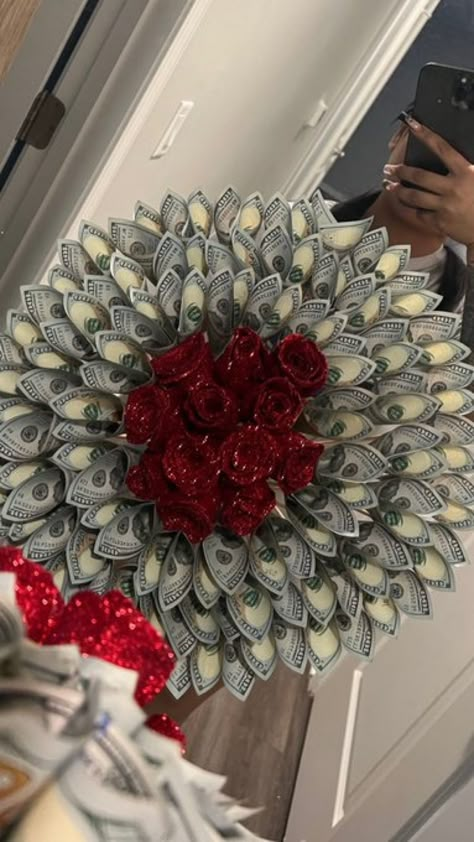 Money Roses, Money Rose Bouquet, Roses Bouquet Gift, Aesthetic Money, Legit Work From Home Jobs, Money Rose, Money Cake, Money Flowers, Luxury Flower Bouquets