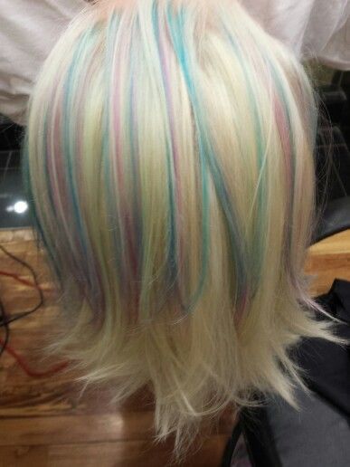 Rainbow Hair Streaks, Hair Inspo Highlights, Pastel Rainbow Hair, Rainbow Highlights, Cute Hair Colors, Hair Streaks, Dyed Hair Inspiration, Pretty Hair Color, Hair Stylies