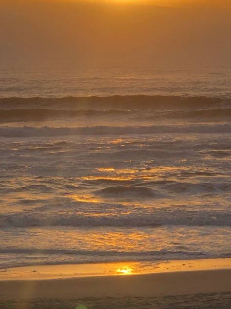 Brown Beach Aesthetic, Pacific Aesthetic, Warm Beach Aesthetic, Beach Waves Aesthetic, Pacific Ocean Aesthetic, Earth Tone Aesthetic, Beachy Aesthetic, Sky Sea, Ocean Colors