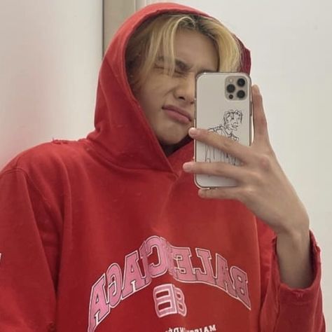 Han Mirror Selca, Skz Hyunjin, Red Icons:), Skz In Cute, Hwang Hyunjin, Kids Icon, Felix Stray Kids, Kids Stickers, Red Hoodie