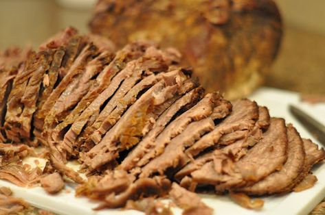 Beef Dishes For A Crowd, Beef For A Crowd, Holiday Roast Beef, Meat For A Crowd, Dishes For A Crowd, Mennonite Girls Can Cook, Roast Beef Dinner, Cooking Roast Beef, Sliced Roast Beef