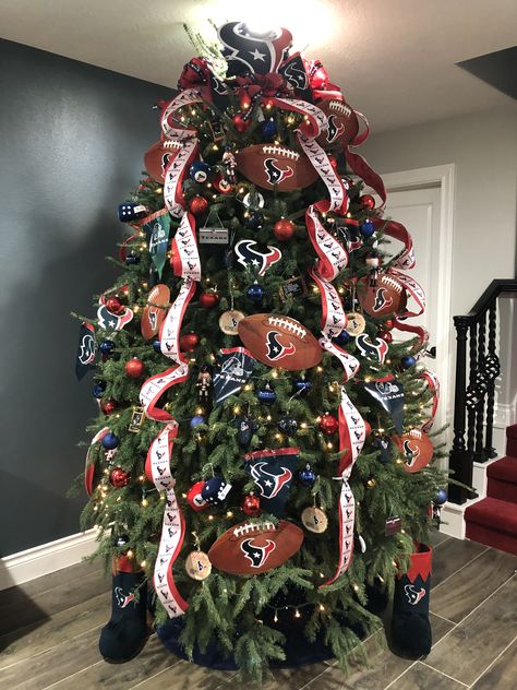 Houston Texans Christmas Tree Football Themed Trees, Falcons Christmas Tree, Football Tree Ideas, Football Theme Christmas Tree, Nfl Christmas Tree Ideas, Sports Christmas Tree Ideas, Football Christmas Tree Ideas, Sports Christmas Tree, Texas Christmas Tree