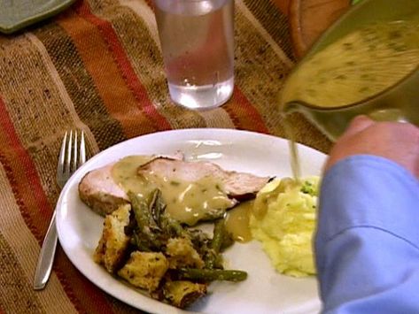 Turkey Gravy Recipes, Gravy From Drippings, Homemade Brown Gravy, Turkey Gravy From Drippings, Thanksgiving Board, Florence Food, Turkey Gravy Recipe, Grilled Carrots, Tyler Florence