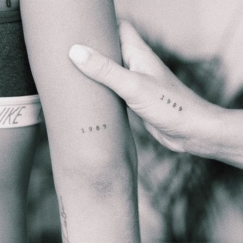 Birth Year Tattoo, Year Tattoo, Mom Daughter Tattoos, Small Matching Tattoos, Date Tattoos, Finger Tattoo Designs, Meaningful Tattoos For Women, Small Meaningful Tattoos