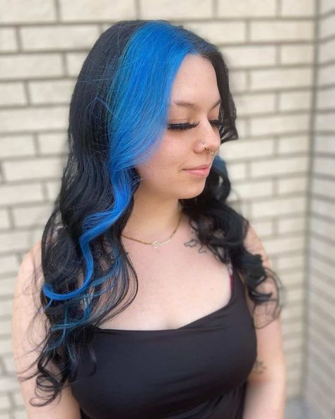 Blue Money Pieces On Black Hair, Blue And Black Color Block Hair, Black Hair Blue Skunk Stripe, Blue Front Strands Of Hair, Blue Front Pieces Of Hair, Front Strip Of Hair Dyed, Black With Blue Underneath Hair, Front Hair Dyed Streaks, Black And Blue Hair Ideas