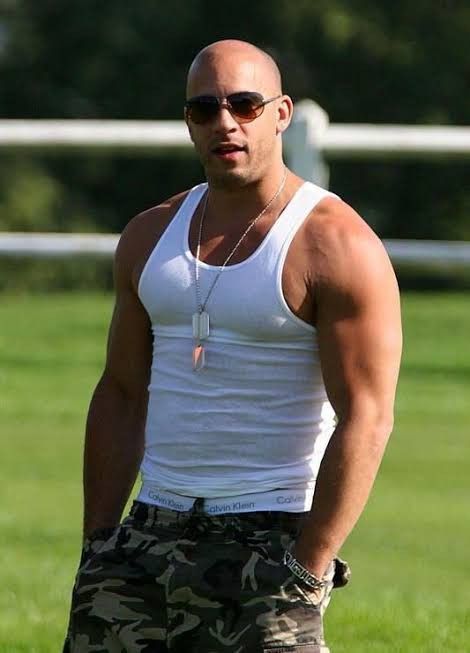 Vin Diesel Workout, Dominic Toretto, Bald Men, Vin Diesel, Hollywood Actor, Fast And Furious, Good Looking Men, White Tank Top, White Tank