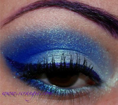 Royal Blue And Silver Makeup, Blue And Silver Makeup, Silver Eyeliner, Urban Decay Eyeshadow Primer, Silver Makeup, Trendy Eyeshadow, White Eyeshadow, Linda Hallberg, Blue Eyeliner