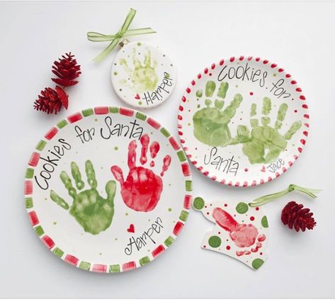 Baby Christmas Crafts, Baby Art Crafts, Christmas Decor Ideas Outdoor, Handprint Christmas, Preschool Christmas Crafts, Christmas Gift Basket Ideas, Fun Christmas Crafts, Painted Pottery, Foot Print