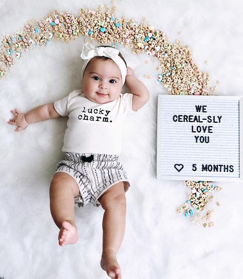 5 Month Milestones Pictures, Alexandra Lourdes, Milestone Ideas, 5 Month Baby, Month Pictures, Baby Milestones Pictures, Monthly Baby Pictures, Monthly Pictures, Baby Milestone Photos