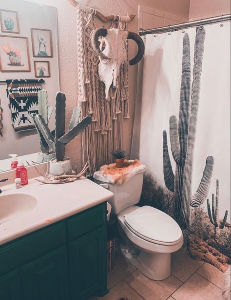 #punchy #cowgirl #cowprint #decor #yeehaw #howdy #western #bathroom #bathroomideas #aztec Western Room Ideas, Western Bathrooms, Western Bathroom Decor, Western Bathroom, Western Bedroom Decor, Ranch House Decor, Western Rooms, Western Bedroom, Western Home