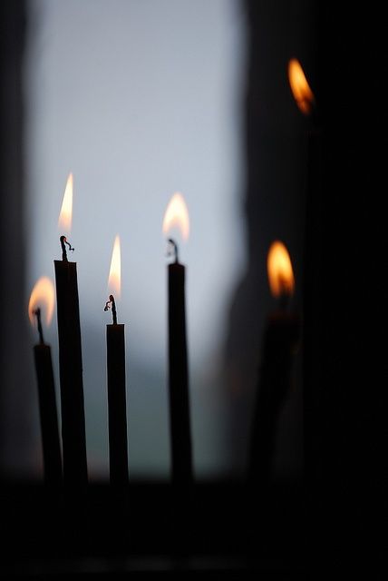 Yennefer Of Vengerberg, Candles Photography, Candle Aesthetic, One Candle, Red Queen, Foto Art, Candle Magic, Dark Photography, Chiaroscuro