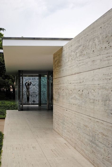 Mies Van Der Rohe Architecture, Neoclassical Home, Barcelona Pavilion, Travertine Outdoor, Exterior Tiles, Minimalist Living Room Decor, Living Area Design, Ludwig Mies Van Der Rohe, Wall Exterior