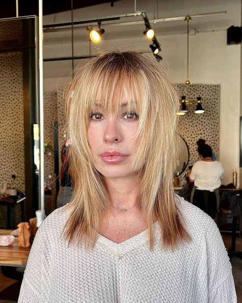 15 Face-Framing Layered & Choppy Haircuts for Shoulder-Length Hair Mom Haircut, Sunkissed Look, Medium Long Haircuts, Choppy Haircuts, Soft Shag, 2023 Hair, Medium Layered Hair, Flat Hair, Golden Blonde