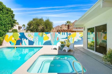 Pool Wall Painting Ideas, Backyard Graffiti Wall, Pool Mural Ideas, Mural Fence, Pool Mural, Pool Retaining Wall, Painted Brick Wall, Cinder Block Walls, Jungle Wall Art