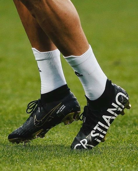 Cr7 Shoes, Ronaldo Images, Cool Football Boots, Cristiano 7, Ronaldo Soccer, Cristiano Ronaldo Juventus, Cr7 Wallpapers, Ronaldo Juventus, Shoes Wallpaper