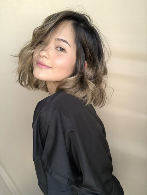 Short Hair Ombre Balayage Brunettes, Bob Loose Curls, Short Hair Color Ideas For Brunettes, Short Hair Highlights And Lowlights, Short Hair Balayage Brunette, Brunette Balayage Hair Short, Balayage Lob, Shot Hair Styles, Short Hair Balayage