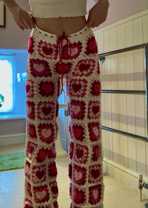 my homemade love heart granny square trousers. CURRENTLY BEING SOLD ON ETSY. HookedByAlice Granny Square Haken, Regnul Animal, Crochet Bottoms, Hippie Baby, Crochet Pants, Mode Crochet, Crochet Clothing And Accessories, Kleidung Diy, Pola Sulam