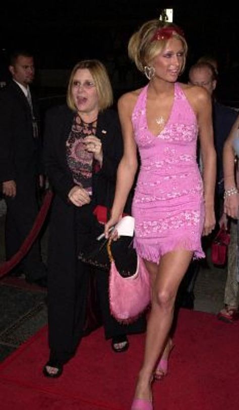 Paris Hilton Party Outfit, Y2k Paris Hilton Outfits, 90s Paris Hilton, Paris Hilton Dresses, Paris Hilton 2000s Outfits, Heartbreakers 2001, Paris Hilton Aesthetic 2000s, Paris Hilton Outfits 2000s, Paris Hilton Outfits