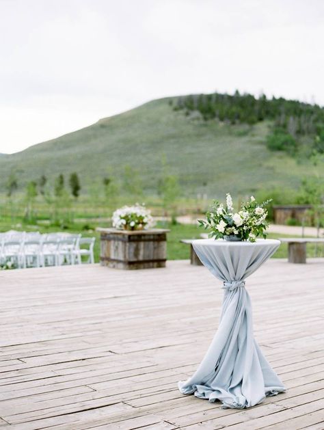 Natural and Rustic Colorado Mountain Wedding in Dusty Blue Hues | Colorado )Real Weddings | Gallery Image 53 via Magnolia Rouge Blue Woodsy Wedding, Dusty Blue Mountain Wedding, Blue Mountain Wedding, Cabin Wedding Decor, Mountain Wedding Decor, Blue Wedding Centerpieces, Yard Wedding, Rustic Elegant Wedding, Cabin Wedding