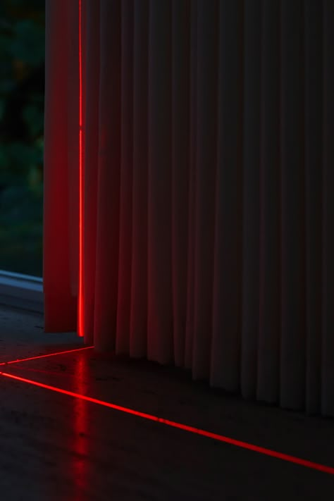 Mies Van Der Rohe Farnsworth House, Farnsworth House, Geometric Lighting, Red Rooms, Van Der Rohe, Mies Van Der Rohe, Dark Interiors, Red Led, Home Gadgets