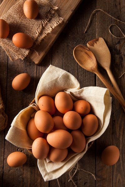 Organic Brown Eggs ~ Nom Nom Photography Telur Gulung, Eggs In A Basket, Egg Photo, Farm Photography, Brown Eggs, Food Photography Inspiration, Egg Muffins, Farm Fresh Eggs, Boiled Egg