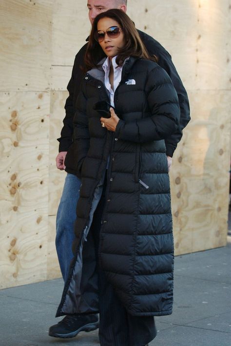 Why North Face Jackets Are More Popular Than Ever North Face Parka, North Face Puffer Jacket, The North Face Jacket, Ll Cool J, North Face Coat, Celebrity Fashion Trends, Long Coats, Long Puffer, Nicole Richie