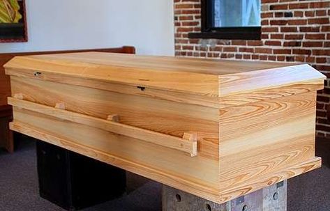 Coffin Plans, Diy Coffin, Secret Compartment Furniture, Shooting House, Building A Home Bar, Wood Casket, Pet Caskets, Jigsaw Projects, Cremation Boxes