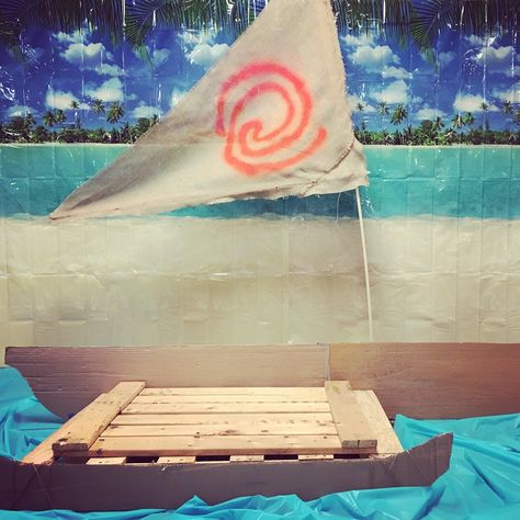 Moana Boat Diy, Diy Moana Boat, Moana Boat, Diy Wagon, Moana Jr, Boat Diy, Moana Theme, Moana Birthday Party, Moana Birthday