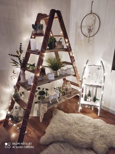 Uredjenje Stana, Rustic Blanket Ladder, Antique Ladder, Ladder Plant Stand, Ladder Ideas, Flea Market Ideas, Boho Apartment, Ladder Shelves, Country Decorating Ideas