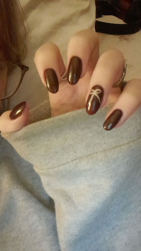 Thanksgiving Colored Nails, Cute Short Nails Simple Design, Simple Nails November, Fun Design Acrylic Nails, Dark Academia Nail Ideas, Cute Autumn Nails Short, Brownish Red Aesthetic, Short Fall Nails Almond, Nail Art Inspo Short Nails