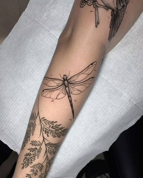 Tattoo Ideas Males, Tattoos Nature, P Tattoo, Tattoos Matching, Dragonfly Tattoo Design, Tattoos Love, Bug Tattoo, Tattoo Meanings, Moon Tattoo Designs