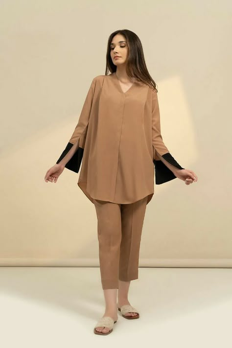 Co Ords Outfits, Simple Dress Casual, Stylish Kurtis Design, Coord Sets, Trendy Shirt Designs, Stylish Short Dresses, Casual Indian Fashion, Cord Set, Pakistani Fashion Casual