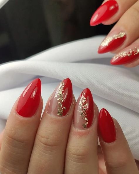 December Nails Red And Gold, Red Marble Nail Designs, Bridal Nail Art Indian Red, Red Nails With Gold Design, Red Bridal Nails, Red Party Nails, Christmas Nails Red And Gold, Red And Gold Christmas Nails, Nails Rouge