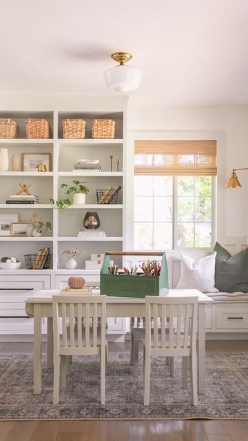 Playroom Dining Room Combo, Office Dining Room Combo, Dining Room Playroom Combo, Dining Room Office Combo, Playroom Desk, Kids Homework Room, Flex Room Ideas, Dining Room Playroom, Homeschool Room Design