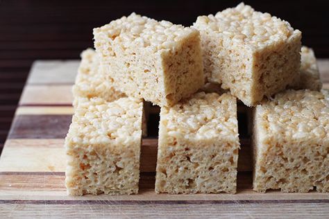 Recipe for Sea Salt and Brown Butter Rice Crispy Treats from @janemaynard Brown Butter Rice Krispie Treats, Best Rice Krispie Treats Recipe, Brown Butter Rice, Fun Rice Krispie Treats, Rice Crispy Treats Recipe, Toffee Nut, Krispy Treats, Marshmallow Treats, Rice Krispy