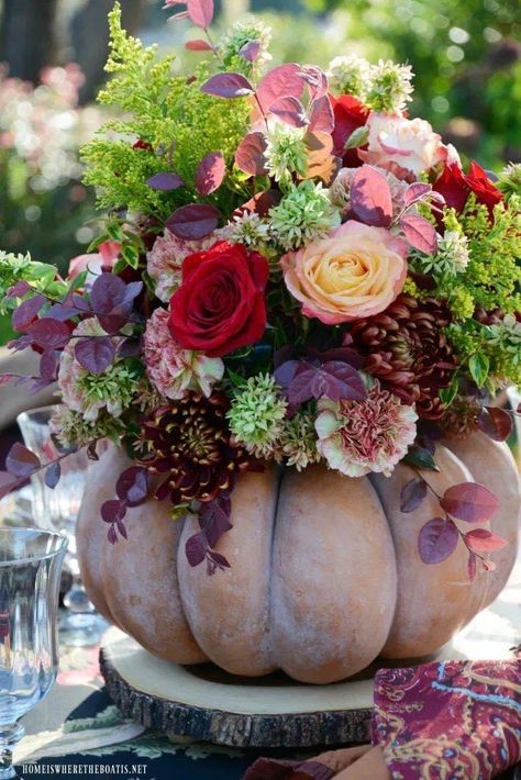 Pumkin Decoration, Pumpkin Vase, Pumpkin Arrangements, Flowers Autumn, Pumpkin Topiary, Fall Flower Arrangements, Pumpkin Autumn, Pumpkin Flower, Autumn Table