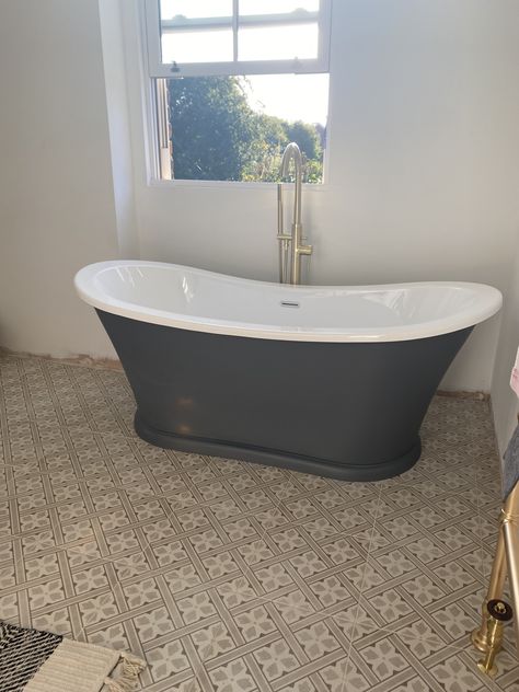 Grey Freestanding Bath, Bath In Bedroom Free Standing, Slipper Bath Bathrooms, Bathroom Mountain, Panel Radiator, Slipper Bath, Round Bath, Straight Baths, Bedroom With Bath