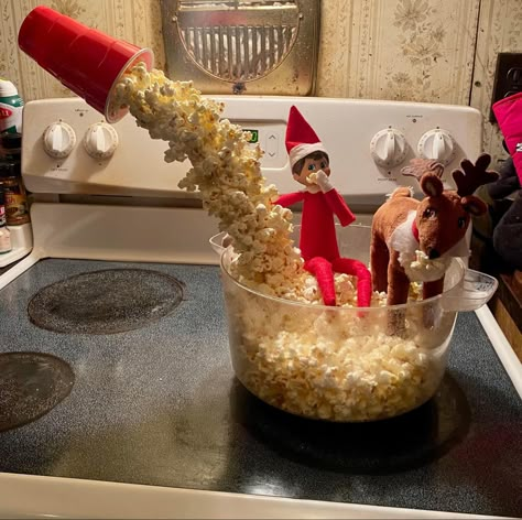 Elf On The Shelf Popcorn, Elf On The Shelves, Diy Elf, Awesome Elf On The Shelf Ideas, Elf On Shelf Ideas, Fun Food Ideas, Elf Fun, Shelves Ideas, Elf On Shelf