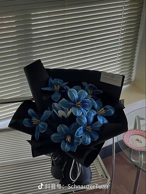 Flowers For Men, Luxury Flower Bouquets, Fancy Flowers, Flower Box Gift, Boquette Flowers, Flower Boutique, Prom Flowers, Dark Flowers, Flowers Bouquet Gift