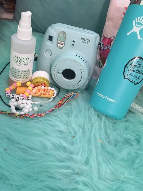 #hydroflask #mariobadescu #burtsbees #vsco #happyvibess 2020 Vsco Aesthetic, Vsco Bedroom Aesthetic, Vsco Wishlist, Betty Core, Vsco Pfp, 2019 Nostalgia, Beach Girl Style, 2019 Vsco, Surfer Girl Aesthetic