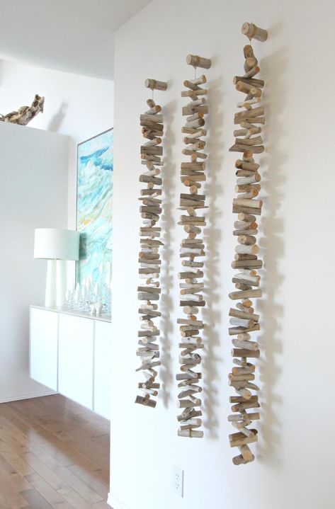 DIY Driftwood Wall Hanging Drift Wood Hanging Decor, Beach Wood Crafts, Crafts Driftwood, Drift Wood Art, Driftwood Wall Hanging, Diy Driftwood, Driftwood Ideas, Driftwood Wreath, Driftwood Diy