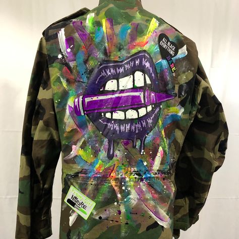 Custom Hand Painted Army Fatigue M-65 Field Jacket. Fully Lined With A Hidden Hood Inside The Zippered Collar. No Jacket Will Be 100% The Same. Very Unique Design. You Won’t Find Anywhere Else. Painted Trench Coat, Junk Jackets, Custom Jacket Paint, Army Fatigue Jacket, Dope Jackets, Denim Upcycle, Art Jacket, M65 Field Jacket, Jean Jacket Patches